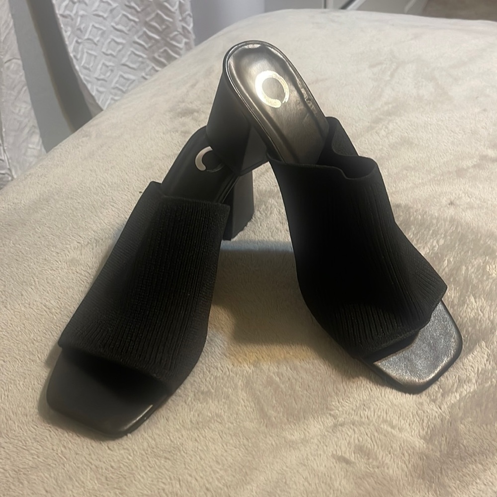 JourneeCollectn Women's Lorenna Wide Block Heel Dress Sandal
Size:
10.0W
